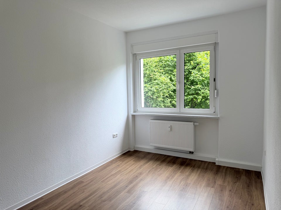 Ein Zuhause für Familien: zentral gelegen, von Grün umgeben - Photo 3