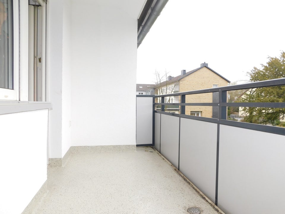 Frisch sanierte 3-Zi.-Whg. mit neuem Bad, neuem Boden und sonnigem Balkon - Foto 3