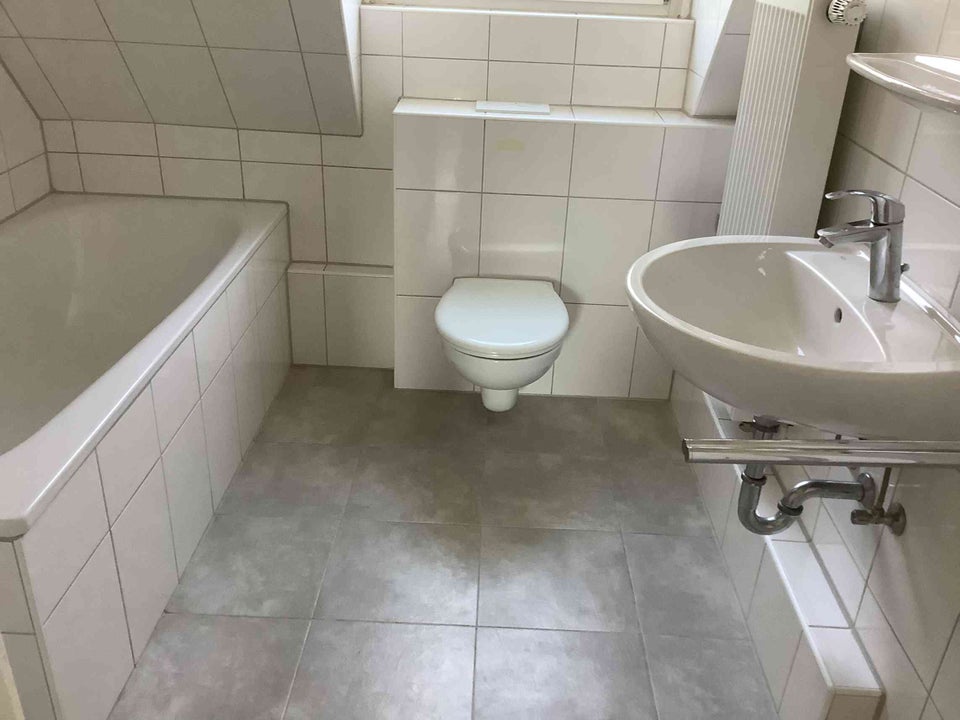 Schöne Dachgeschosswohnung in energetisch saniertem Haus! - Foto 2