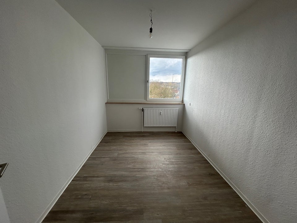 Ansprechende, großzügige 3-Zimmer-Wohnung mit Wand und Bodenbelag - Foto 5