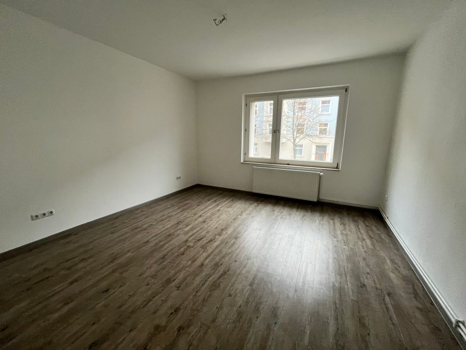 Attraktive, bezugsfreie 3-Zimmer-Wohnung mit moderner Einbauküche in erstklassiger Lage - Photo 1