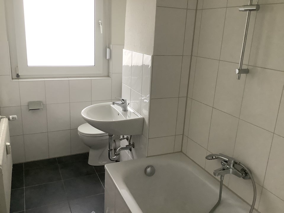 Schicke Wohnung mit neuem Boden - Photo 2