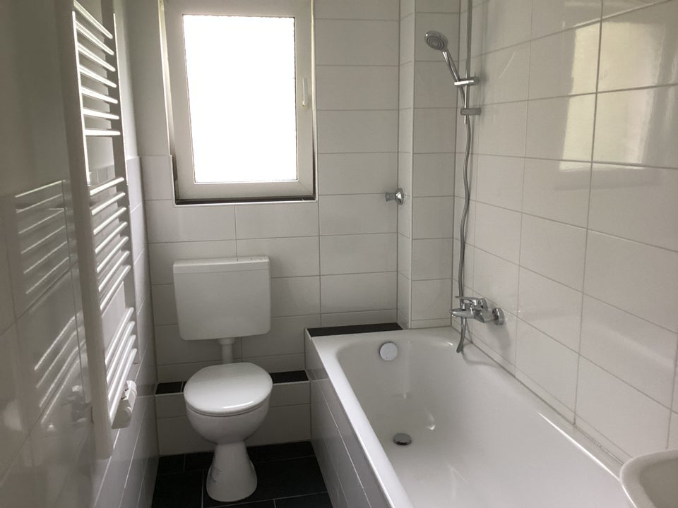 Schöne Wohnung sucht Mieter: interessante, kleine 3-Zimmer-Wohnung - Photo 1