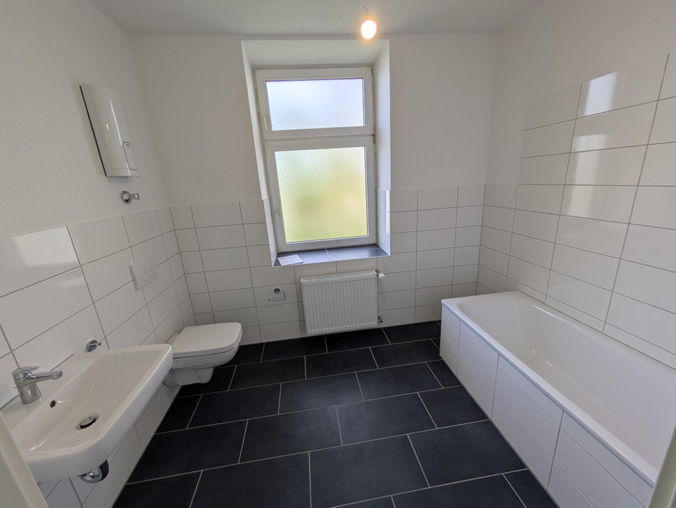 Geräumige 3-Zimmer in guter Umgebung! Einzugsbereit neu renoviert! - Foto 1
