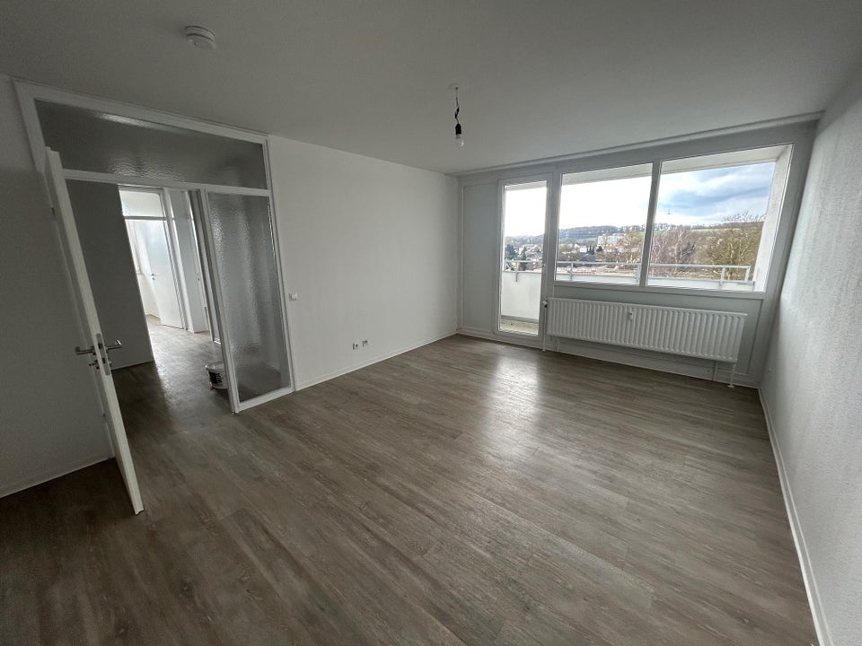 schöne 4-Zimmer-Wohnung komplett renoviert - Foto 1