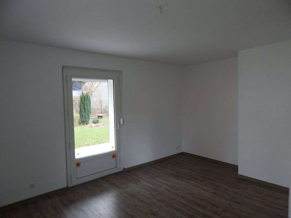 Einziehen und Wohlfühlen - Modernisierte 2-Zimmer-Wohnung im EG - - Photo 4