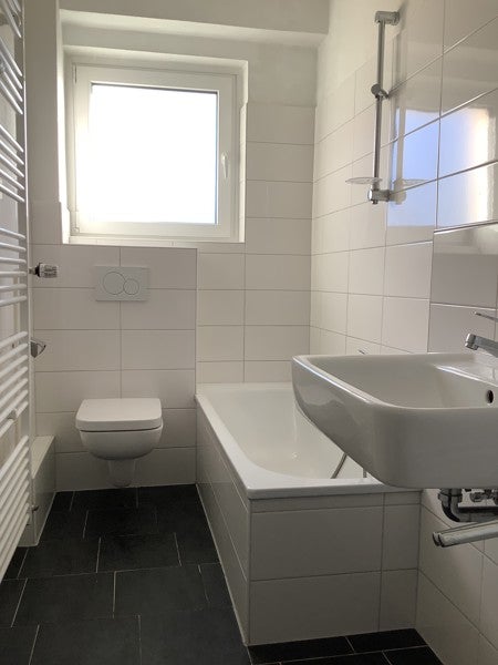 Moderne 2,5 Zimmer-Wohnung mit Balkon - Photo 1