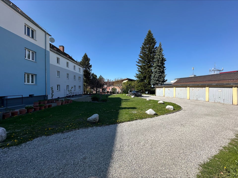 Mittendrin statt nur dabei: praktische 2-Zimmer-Wohnung in zentraler Lage - Foto 1
