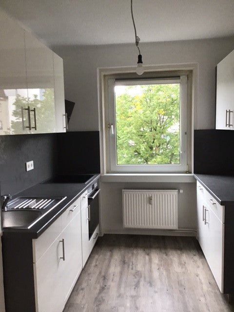 Für Sie renoviert! 2-Zimmer-Wohnung in mit Einbauküche - Foto 1