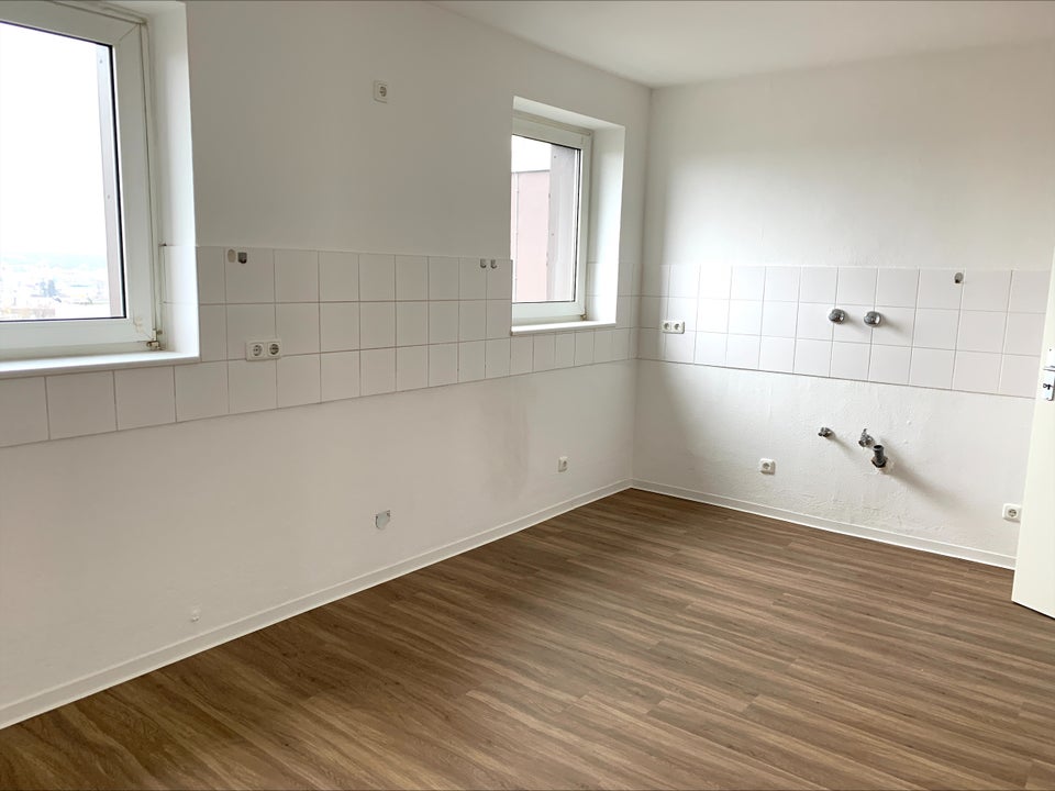 Aufgepasst!!! Penthouse Wohnung mit Dachterrasse und Skylineblick - Photo 3