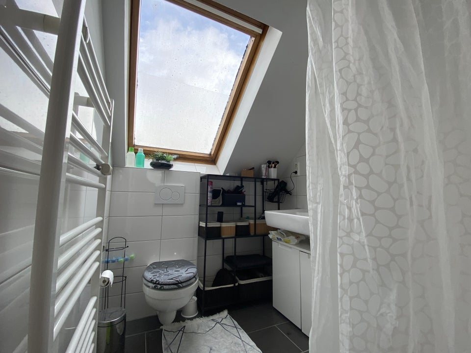 Nachmieter zum 01.05.2026 gesucht: Schicke DG-Wohnung in Düsseldorf-Rath - Photo 4