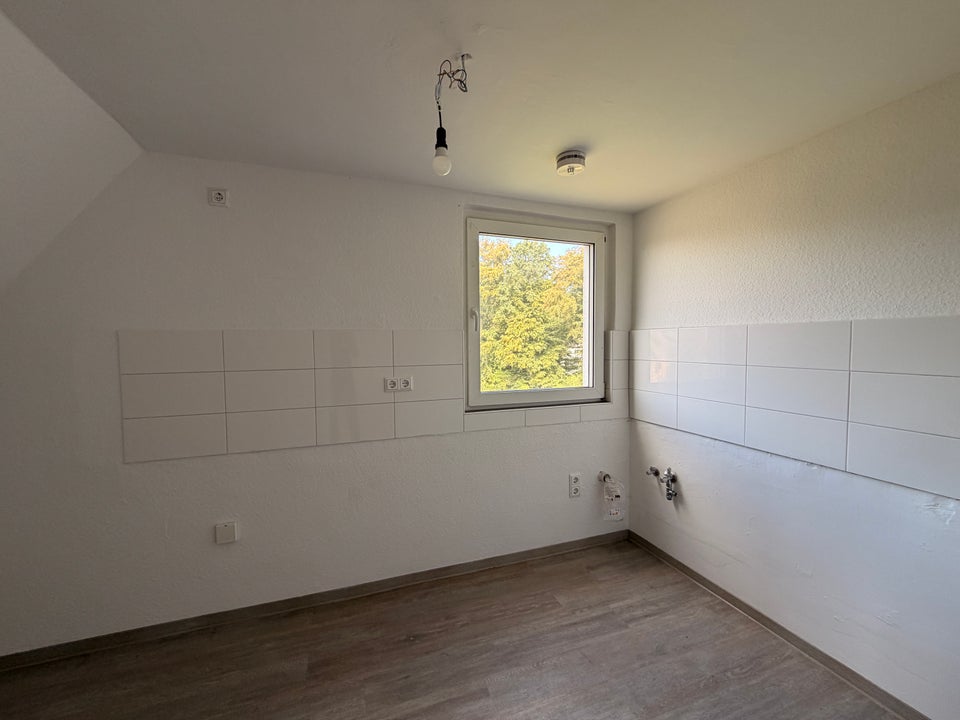 Wohlfühlwohnung: schöne 2-Zimmer-Dachgeschosswohnung mit eigener Gartenparzelle* - Photo 1