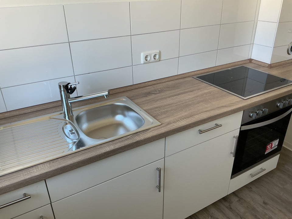 Schöne, frisch sanierte 2 Zimmer Wohnung - zzgl. Mansade - Foto 1