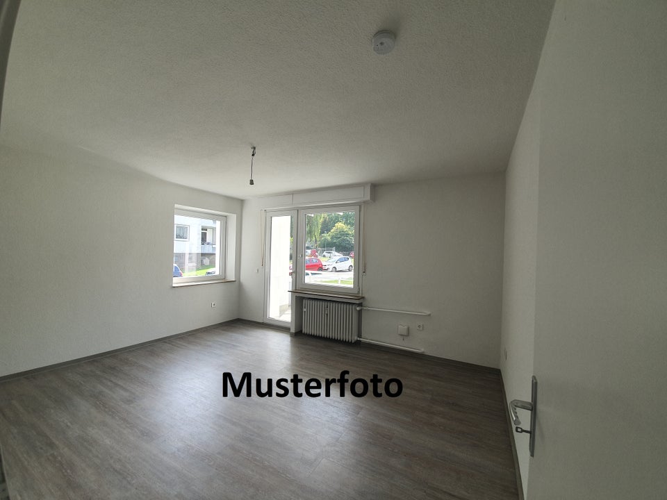 Hier fühlen Sie sich wohl: 2-Zi.-Wohnung in zentraler Lage - Photo 1