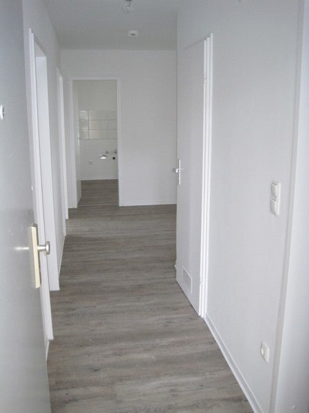 Gelegenheit! Renovierte 3 - Zimmer Wohnung mit Balkon - Foto 3