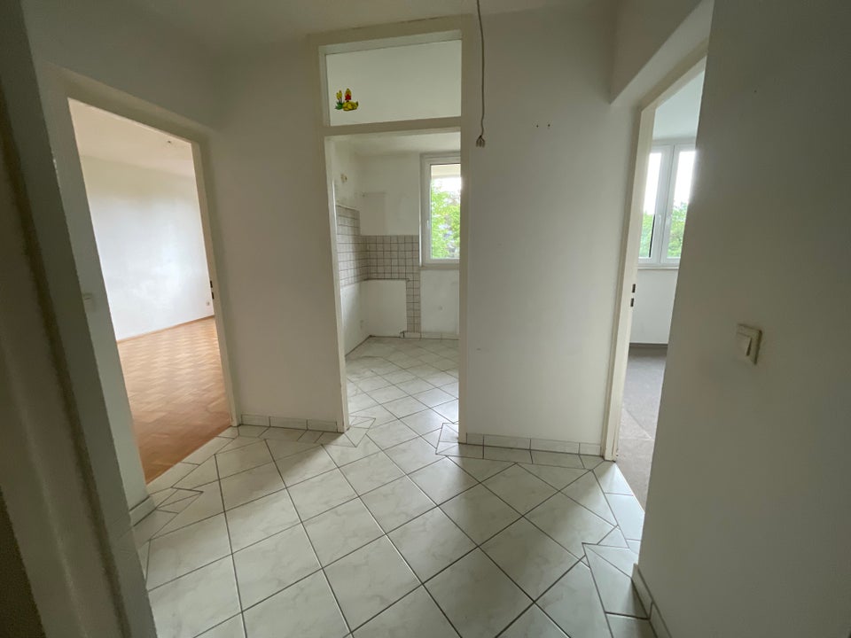 Frisch renoviert: ansprechende 2-Zimmer-Wohnung mit Balkon und Einbauküche - Foto 3