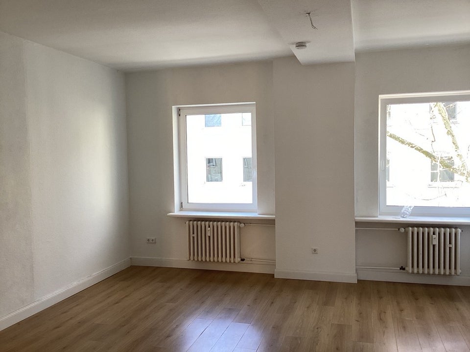 Stadtmitte: Großzügige 3-Zimmer-Wohnung mit Einbauküche - Foto 3