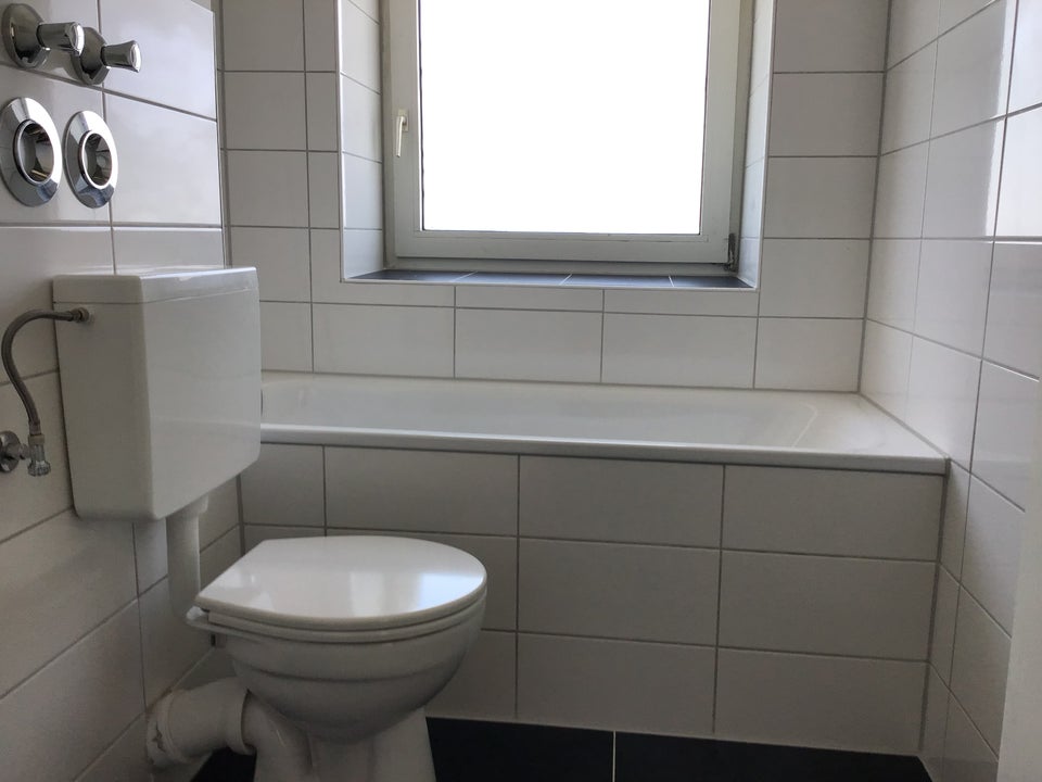 Großzügig geschnittene Wohnung mit Balkon am Stöckener Wald - Photo 1