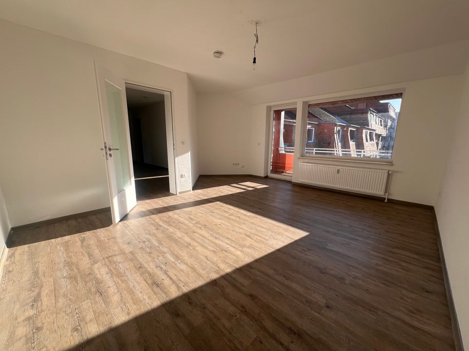 Großzügige, schöne 3-Zimmer-Dachgeschosswohnung! - Foto 1