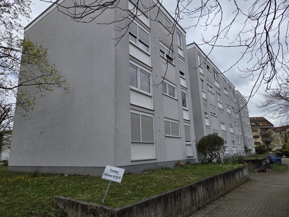 Moderne 3,5-Zimmer-Wohnung mit Balkon in zentraler Lage - Foto 2
