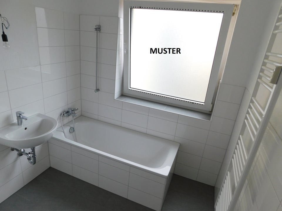 Frisch sanierte Familienwohnung mit Aufzug und Balkon! - Foto 1