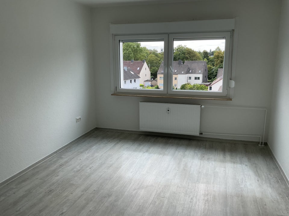 Einzug kurzfristig möglich!!! sehr schöne 2,5-Zi.-Wohnung mit Balkon - Foto 2
