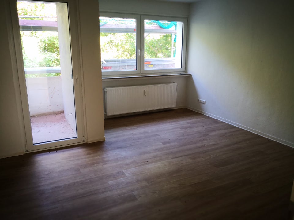 Zum Einzug frisch renovierte und sanierte 3-Zimmer-Wohnung mit Balkon - Photo 1