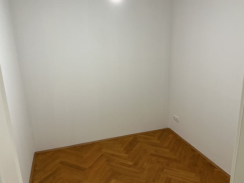Ruhige 2R-Wohnung im Hinterhaus zu vermieten - Foto 1