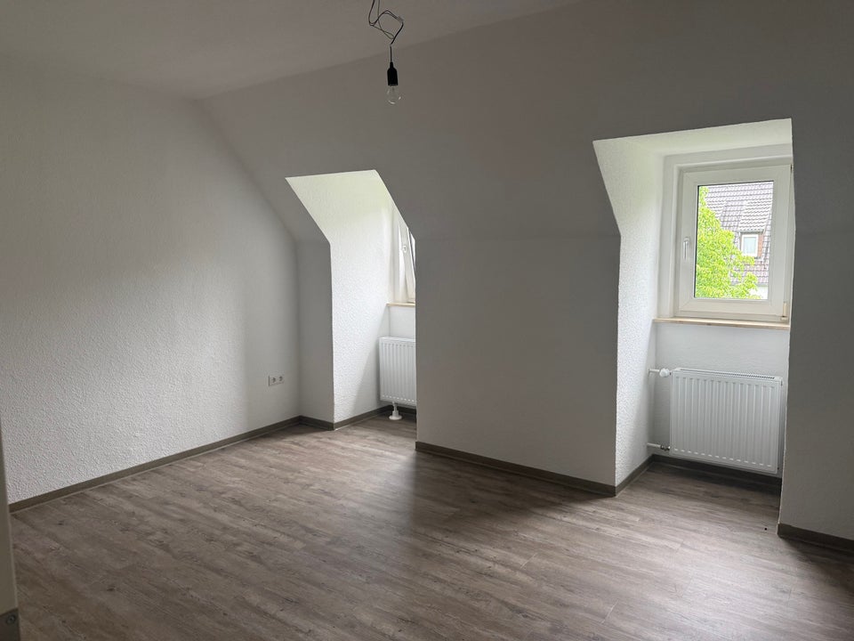 Preisgünstige, renovierte 2-Zimmer-Citywohnung ohne Balkon - Photo 1