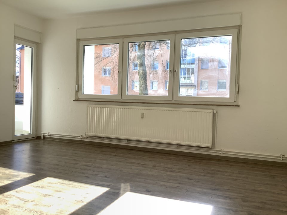 Renovierte 3-Zimmer Wohnung mit Balkon in gepflegter Grünanlage am Obersee! - Foto 1