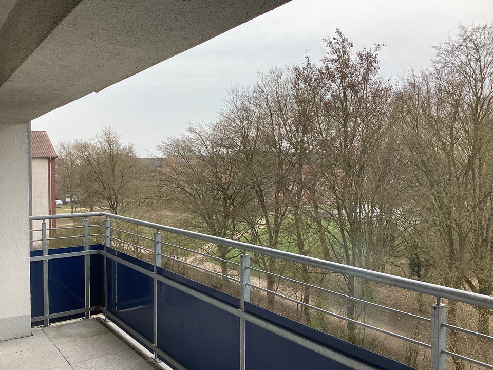 Da kommt man gern Heim. Sanierte 2,5-Zimmer-Wohnung mit Balkon und Fahrstuhl, sofort anmietbar! - Photo 2