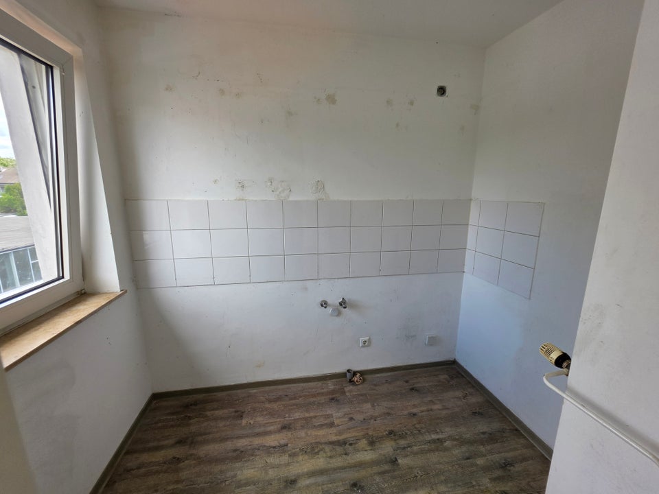 Kleine 3-Zimmer-Wohnung in Düsseldorf-Hassels - Foto 2