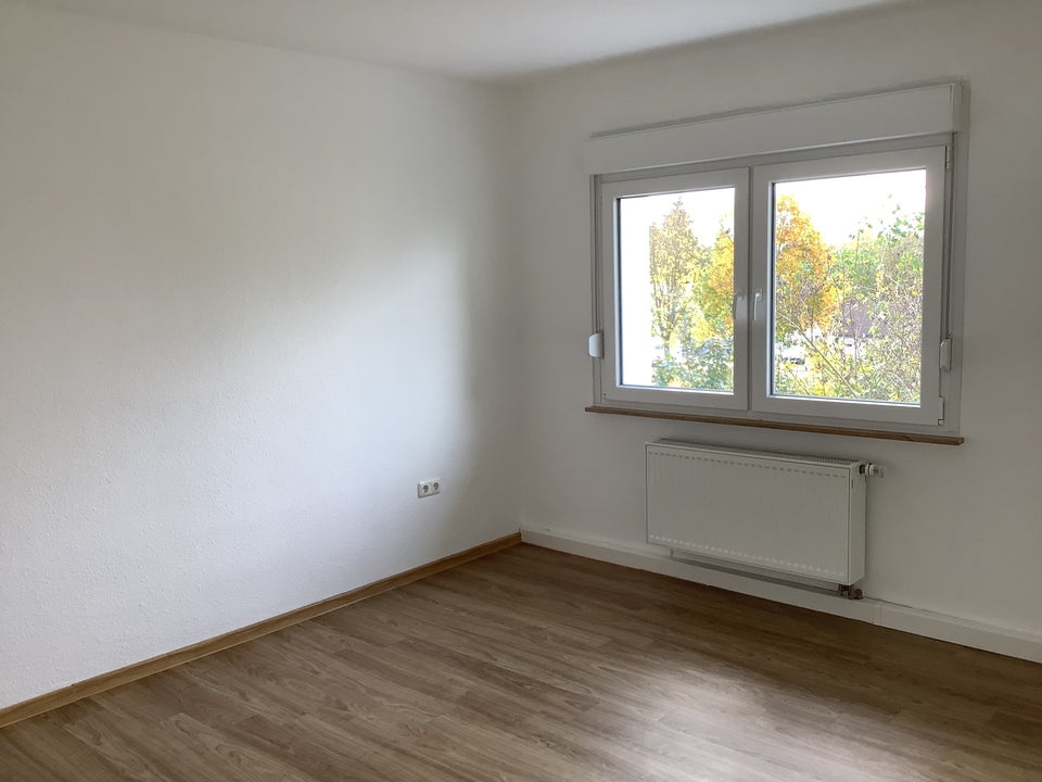 Bezugsfertige 1,5-Raum-Whg. mit modernem Duschbad u. großem Balkon - Foto 5