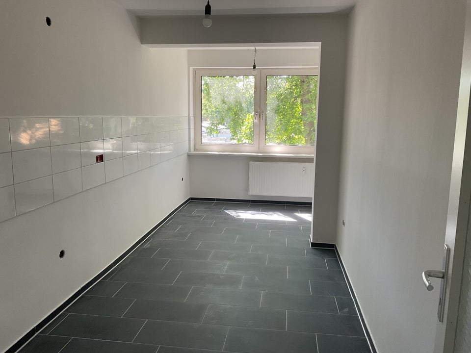 Moderne und großzügig geschnittene Familienwohnung kurzfristig verfügbar - Foto 2