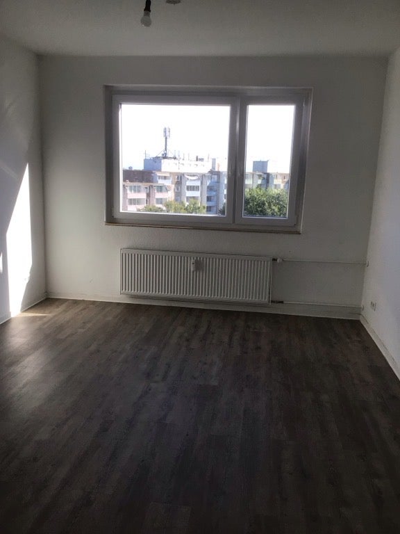Großzügig geschnittene 3-Zimmer-Wohnung mit toller Aussicht - Photo 1