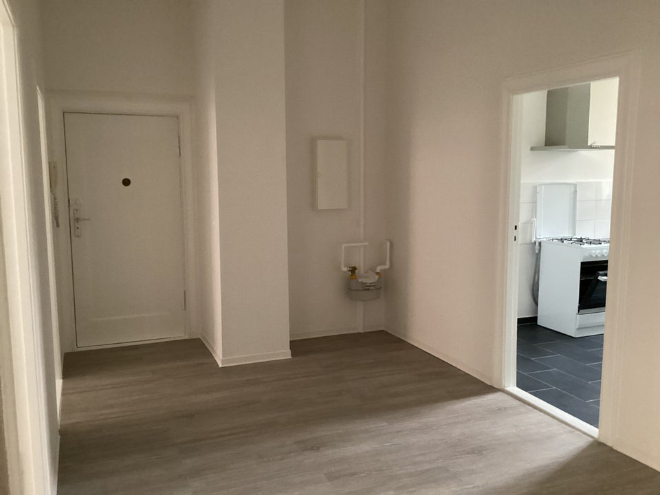 Willkommen in Ihrem neuen Zuhause, das viel Raum für Familie und individuelle Entfaltung bietet. - Foto 4