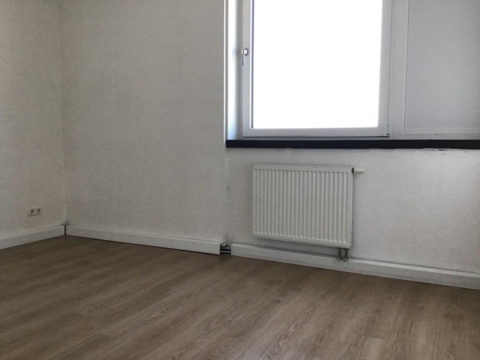 Ansprechende und geräumige 3-Zimmer-Wohnung mit wunderschönem Balkon! - Foto 4