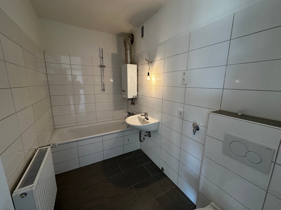Stop! Praktische 3-Zimmer-Wohnung - Foto 2