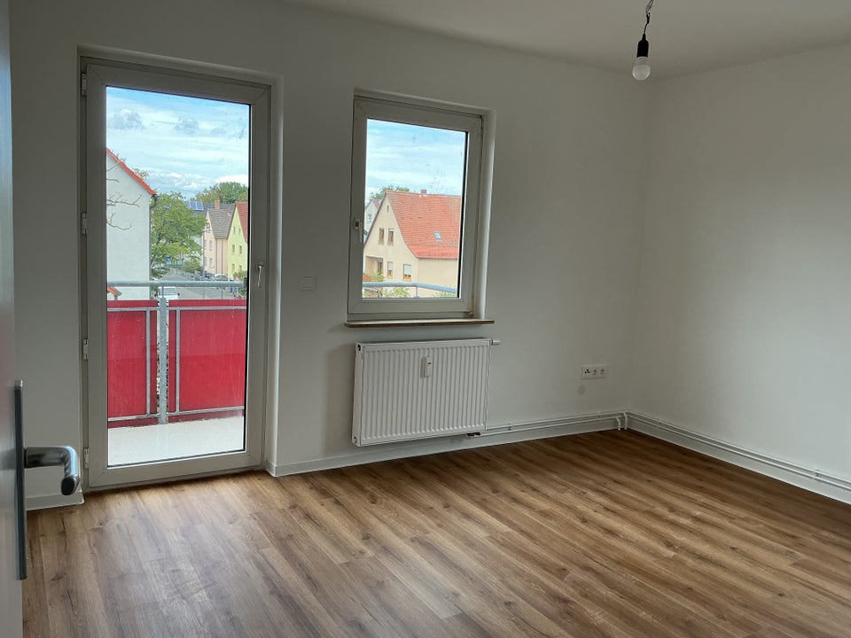 Schöne 2-Zimmer-Wohnung mit Tageslichtbad und Balkon in Hanau-Großauheim zu vermieten - Photo 1