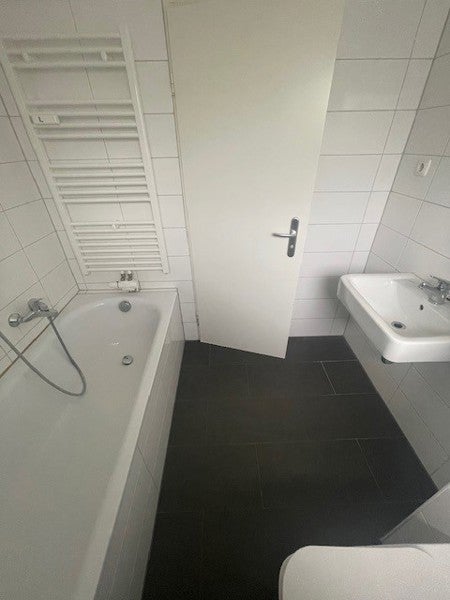 renovierte 3,5-Zimmer-Wohnung mit Einbauküche und neuen Fenster - Foto 4