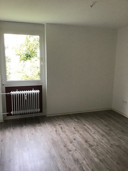 Renovierte, helle 2-Zimmer-Wohnung mit Sonnenbalkon ab sofort frei! - Photo 1