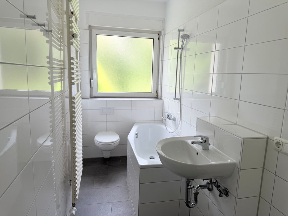 Ein Zuhause für Familien: zentral gelegen, von Grün umgeben - Photo 5