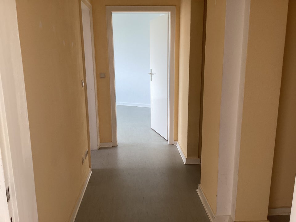 Stop! Renovierte 2-Zimmer-Wohnung mit Balkon! - Photo 3