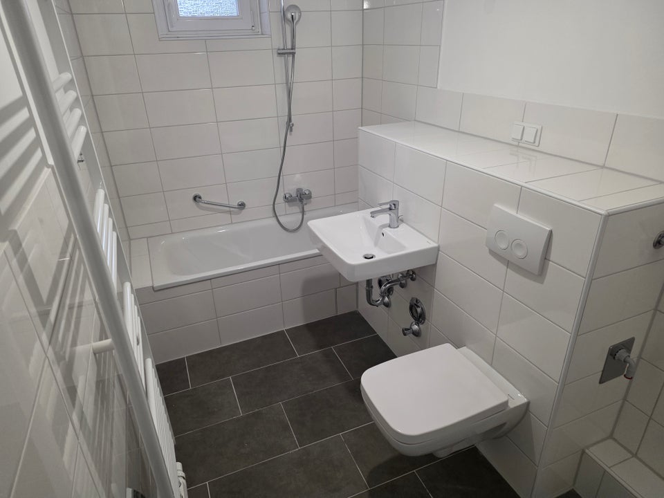 Schöne Wohnung: großzügige 3-Zimmer-Wohnung - Photo 2