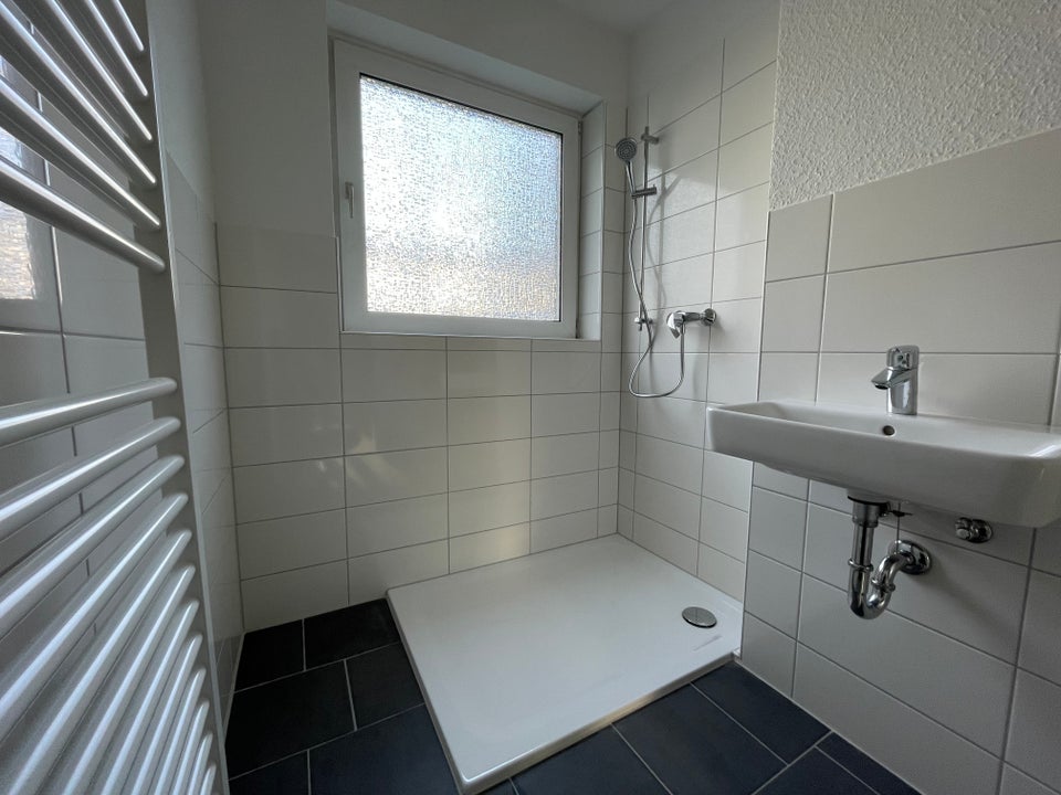 Hier macht wohnen Spaß: bezugsfertige 3-Zimmer-Wohnung - Photo 2