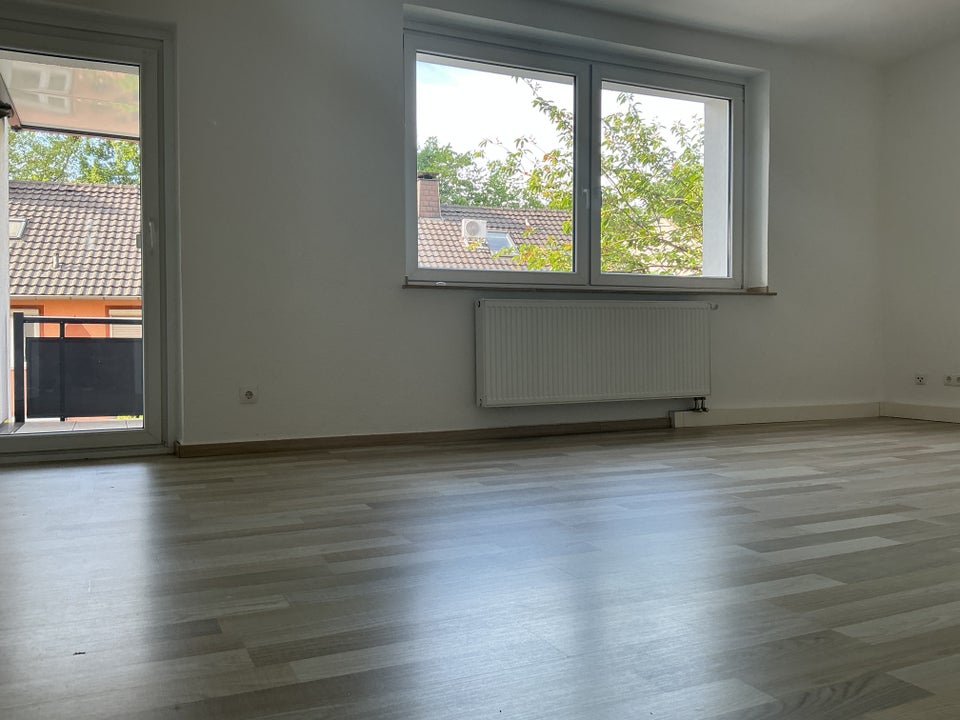 Charmante 2-Raum-Wohnung mit Balkon und Tageslichtbad! - Foto 1
