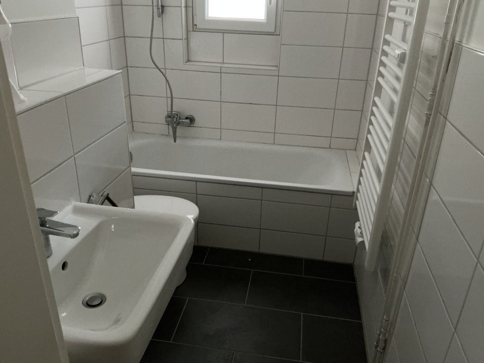 Schöne 2-Zimmer-Wohnung mit Tageslichtbad und Balkon in Hanau zu vermieten - Photo 1