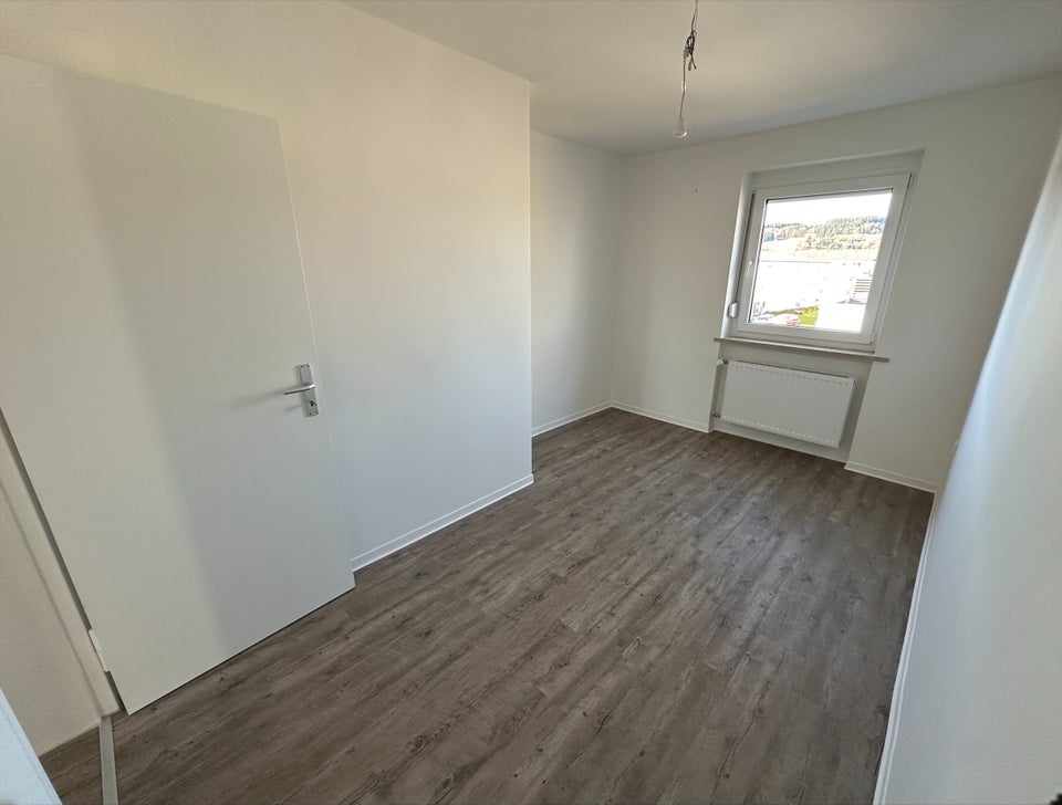 2. OG / 3 Zimmer mit Balkon (frisch saniert) - Photo 3