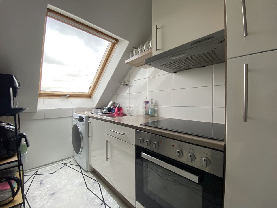 Nachmieter zum 01.05.2026 gesucht: Schicke DG-Wohnung in Düsseldorf-Rath - Photo 3