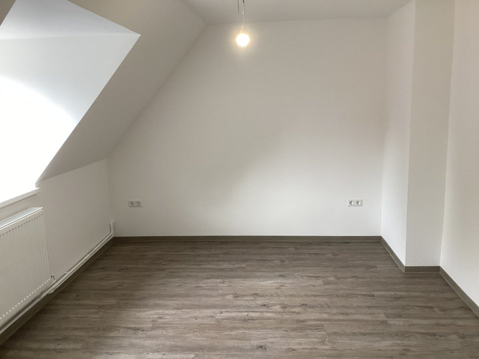 Schöner Wohnen in einer sanierten 3-Zimmer-Dachgeschoss-Wohnung, sofort anmietbar! - Photo 5